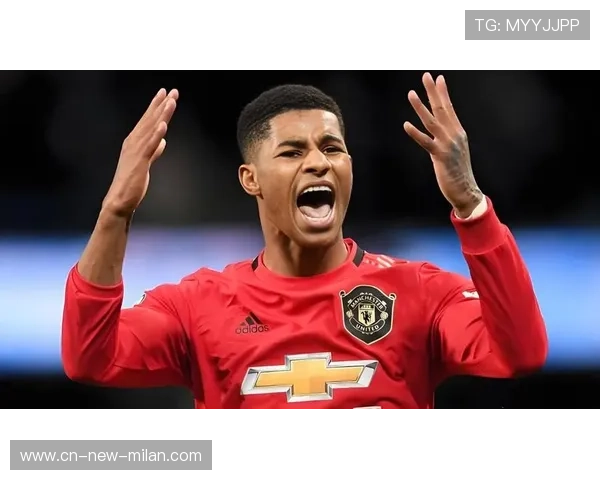 曼联边路形成人数优势，拉什福德劲射爆框