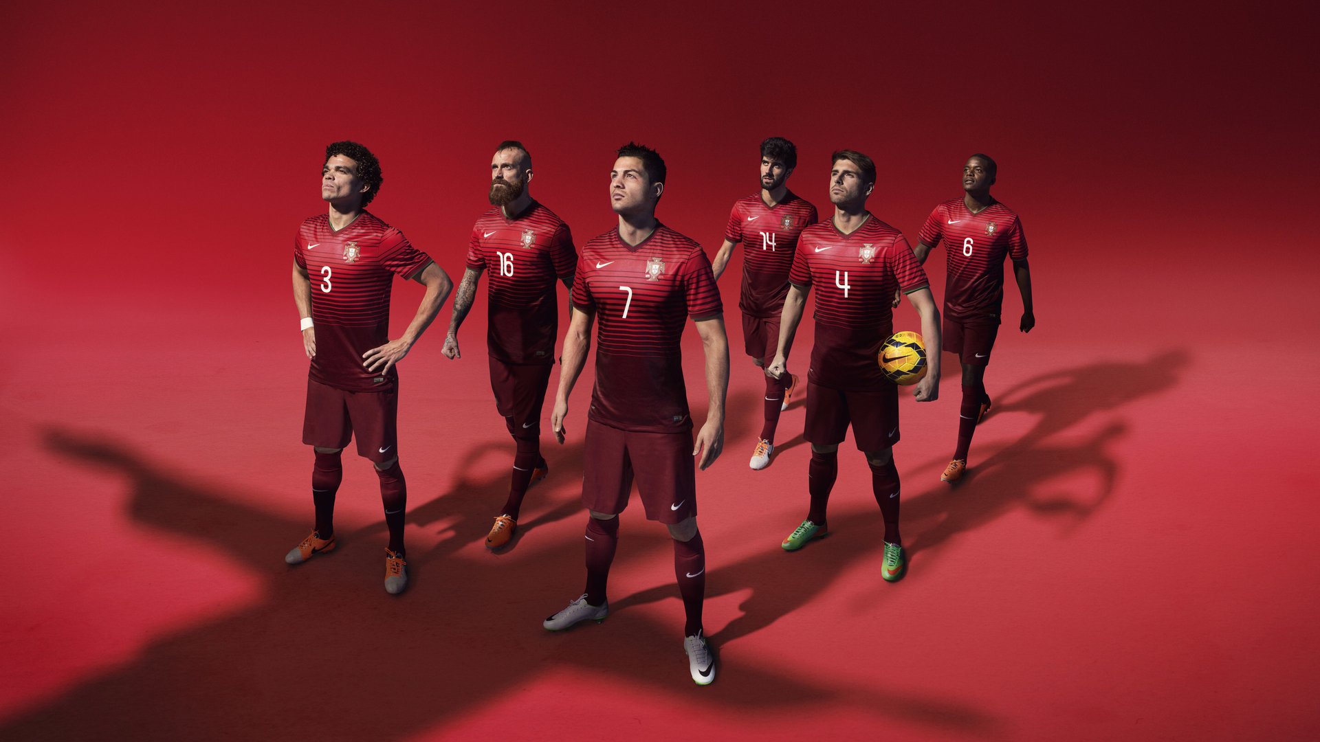 沃尔夫斯堡双边推进压制对手两翼,沃尔夫斯堡队