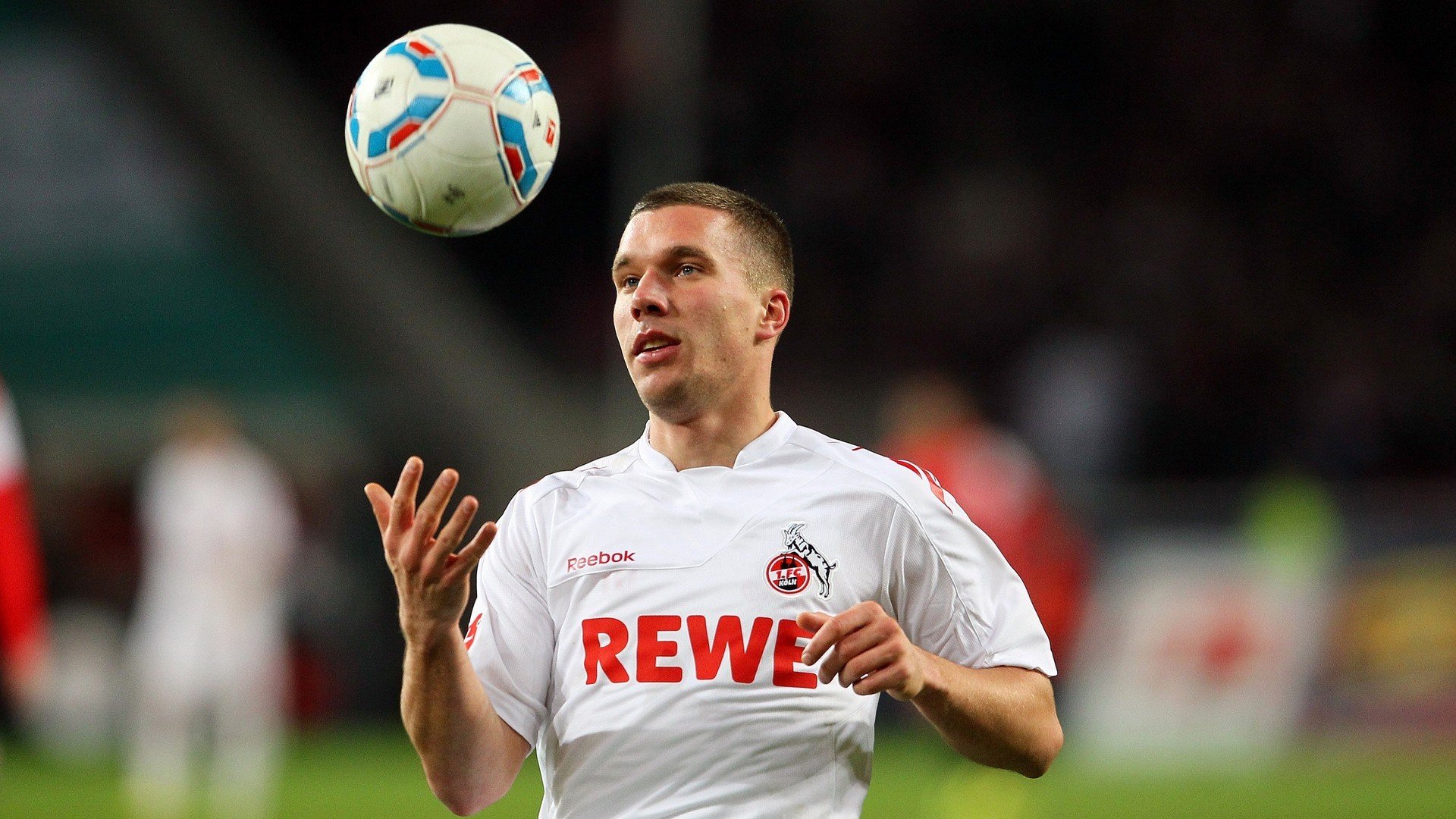 米兰体育官网入口-切尔西拜仁争抢17岁锋线新星，3球1助攻震惊足坛，切尔西逆转拜仁